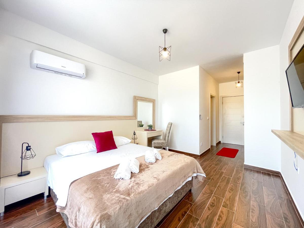 Xelent Hotell Ulcinj Exteriör bild