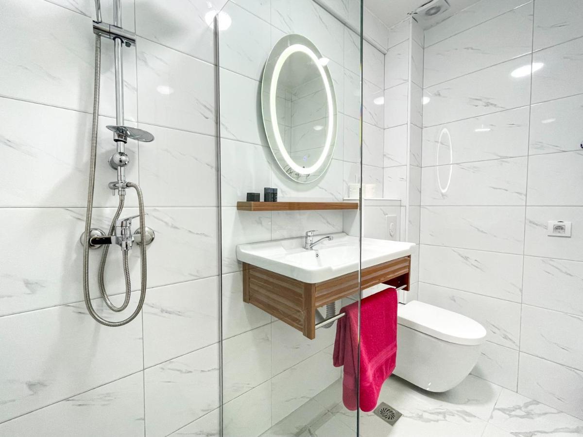 Xelent Hotell Ulcinj Exteriör bild