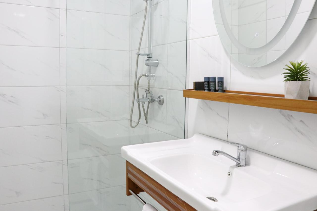 Xelent Hotell Ulcinj Exteriör bild