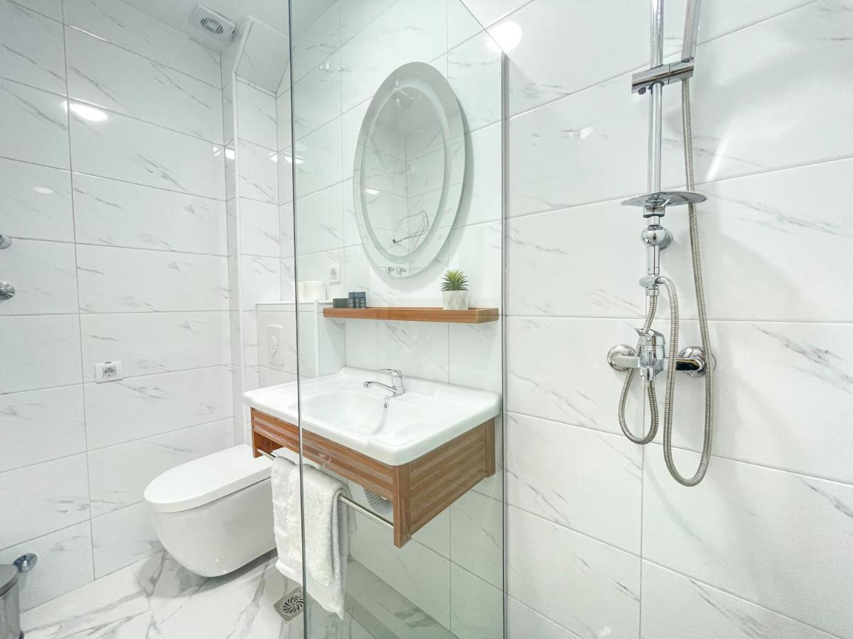 Xelent Hotell Ulcinj Exteriör bild