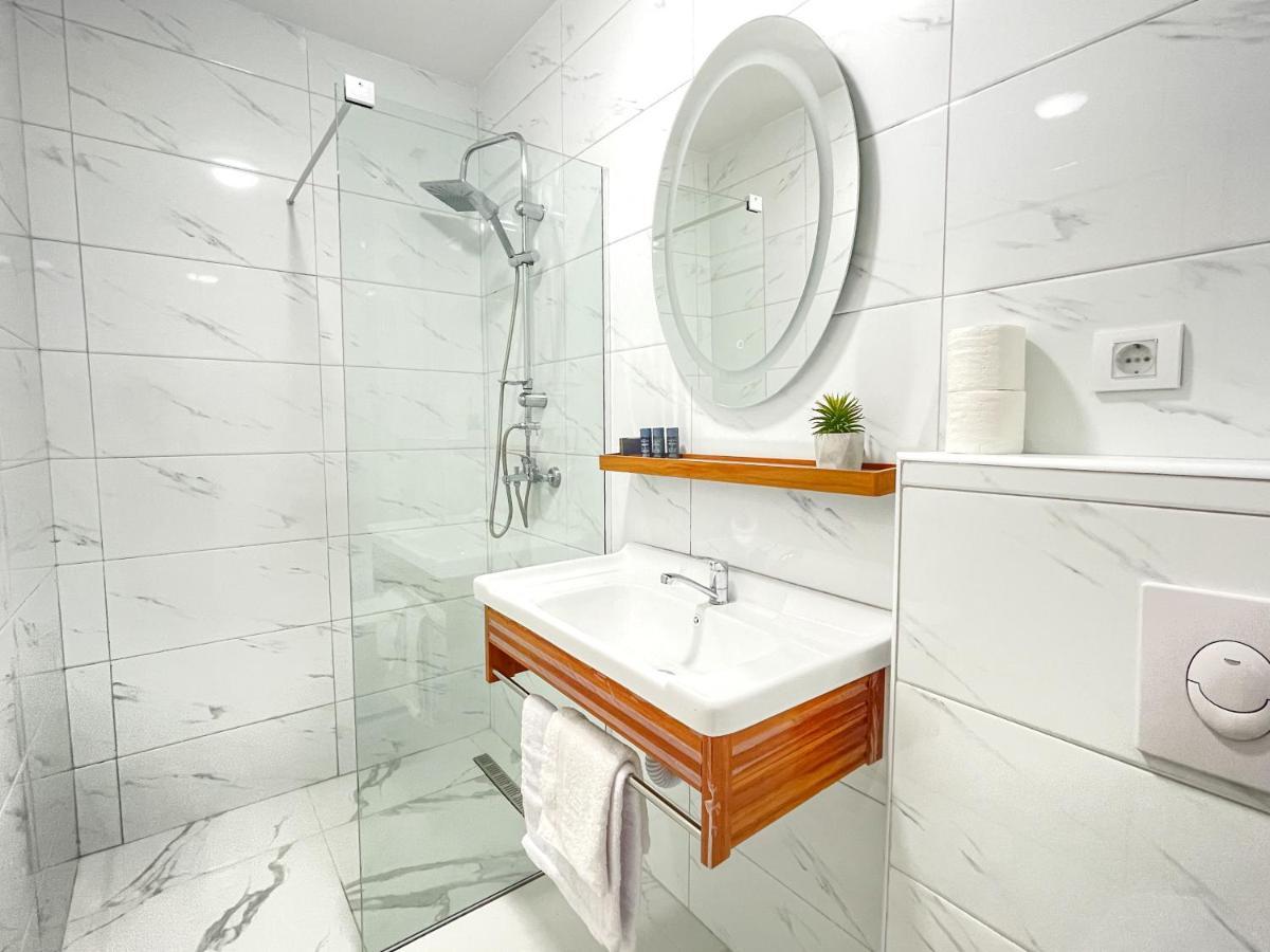 Xelent Hotell Ulcinj Exteriör bild